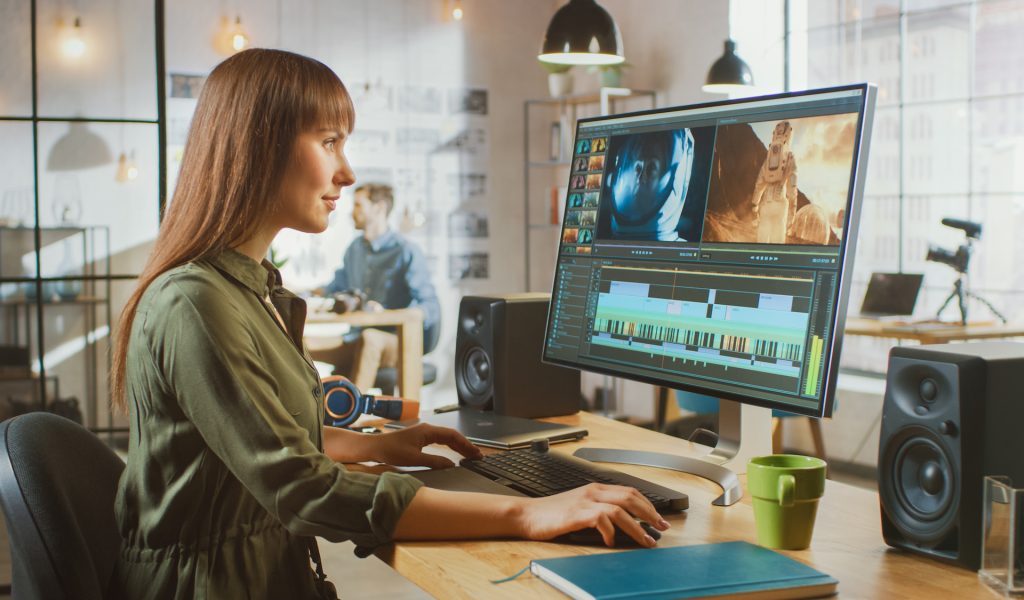 lady-sitting-at-computer